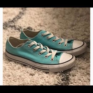 Aqua converse